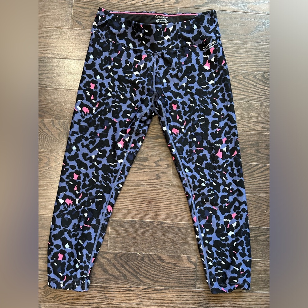 Women’s small Calvin Klein capris NWOT